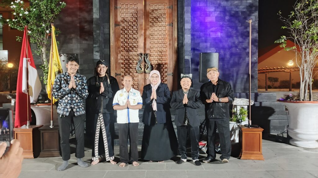 Purnama Wijaya: Cangkrukan Budaya Padang Bulan, Ruang Ngudi Kawruh dan Pelestarian Budaya di UWKS
